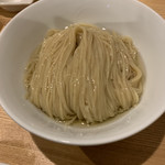 らぁ麺 飯田商店 - つけ麺の麺。濃厚昆布鰹出汁かけ