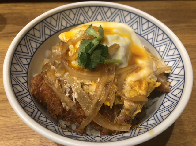 とりかつ丼の黒兵衛 旦過 かつ丼 かつ重 食べログ