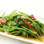 Pappunfaidaen (stir-fried water spinach)