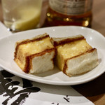 餃子とスパークリング バブルス - 厚焼き卵カツサンド