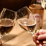 餃子とスパークリング バブルス - ロゼスパークリングで乾杯〜♪