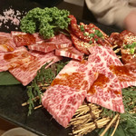 炭火焼肉・韓国料理 KollaBo - お肉〜