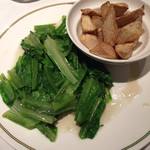 中国飯店 - [時菜炒茭白]
      季節野菜の炒め 揚げマコモダケ添え