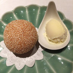 中国飯店 - 胡麻団子とアイスクリーム