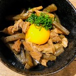 てぃーあんだ - 豚肉とコンニャクの煮込み