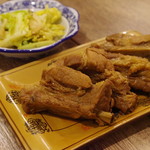 四川家庭料理 中洞 - 豚スペアリブ、春キャベツの強火香り炒め