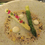 ランベリー - アスパラガスのデュオ　柑橘　トマト　塩昆布のプードル　サラークリームのエマルジョン