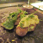 ランベリー - 富士宮市さの萬より　熟成「萬幻豚」のロティとプレゼ　春キャベツとからし菜