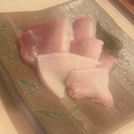 いろは寿司 - かつお（脂のってます）