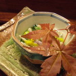 徳うち山 - 菊花、青菜、ゆきのしたの酢の物。