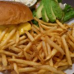 アボカドチーズにタルタルトッピング。