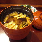 徳うち山 - 赤出汁。