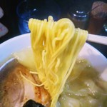 塩そば専門店 桑ばら - かなり細い麺。あっさりしたスープでも良く絡む。