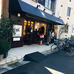 ブーランジェリー スドウ - 外観 入場制限中