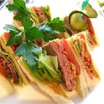 タカノフルーツパーラー - ローストビーフのサンドイッチ（1,365円）