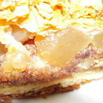 シェ・アオタニ - 断面)紅玉のアップルパイ