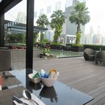 Zeta Café - プールサイドの眺め