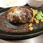 熟成肉バル 神保町style - 網脂包みチーズinハンバーグ1290円