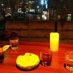 ダルバートダイニング - 窓際のテーブル・２