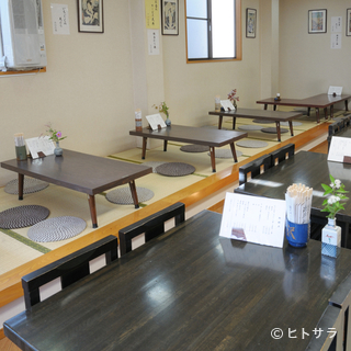 Tempura Maki - 季節の花が飾られています