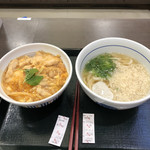 なか卯 - 親子丼（並）、490円。はいからうどん（並）、280円。