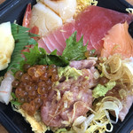 Oishii Maguroya - 海鮮丼のアップ