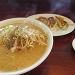 進来軒 - 味噌ラーメン・半餃子