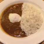 Kareshoppu Shi Ando Shi - 温玉カレー辛口。