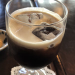 Aderita - アイスコーヒーには生クリームがデフォで入っています。