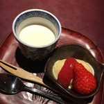 赤坂 渡なべ - ・甘味：白い珈琲ぷりん　苺 