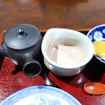 日本茶喫茶・蔵のギャラリー 棗 - 急須にお湯受け