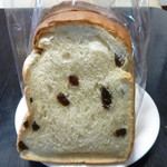 ベーカリー＆喫茶 ブンブン - レーズン食パン