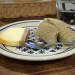 灯 - あんちゃんのチーズケーキとほうじ茶アイス