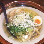 海海ラーメン　 - 塩ネギ盛り　７５０円