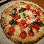 PIZZA SALVATORE CUOMO - フレッシュトマトと燻製チーズのピッツァ