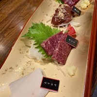 馬刺しと焼き鳥 グルマン三年坂 - 