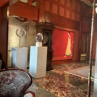 表参道うかい亭 - 待合席から写したロビー。150年前のアンティークなオルゴールがあります