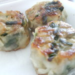 臥龍坊 - 焼きニラ焼売　★★★★☆　エビやレンコンも入ってて美味！