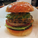 エー アンド ジーダイナー - アボカドチーズバーガー