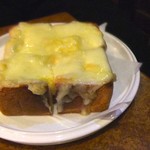 ショパン - 厚切りのチーズトースト。