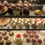 一夜城 ヨロイヅカ・ファーム - ケーキショーケース