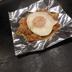 どんぐり - 豚キムチ 目玉焼きのせ