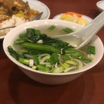 麺覇王 - 牛肉飯のスープ
