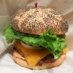 KUA`AINA - ...「厚切りチェダーベーコンバーガー・セット（1493円）」、Delicious!!!