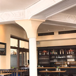 Franziskaner in der Au - 室内に柱のあるクラシックというよりオールドファションドな作り。