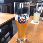 Franziskaner in der Au - 店名に冠された白ビール。旨すぎてシャシン撮る前にガブリ！