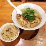 麺屋 六感堂 - 豆便り（焼きそら豆しおらーめん）＋桜えびと空豆の炊き込みご飯