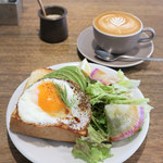 cafe634 - アボカド＆目玉焼きトーストを