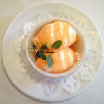 ラミティエ - デザートセット 525円 のフロマージュブランのムース アプリコットソース