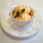 ラミティエ - デザートセット 525円 のフロマージュブランのムース アプリコットソース